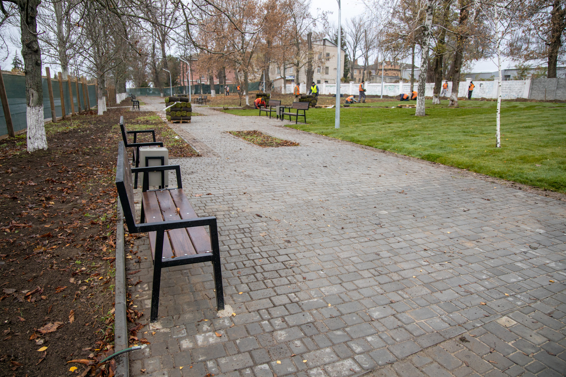 для мешканців марганця завершують оновлювати центральний міський сквер - зображення 1